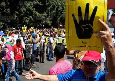 بلطجية يطلقون الرصاص على مسيرة رافضة للانقلاب بطهطا