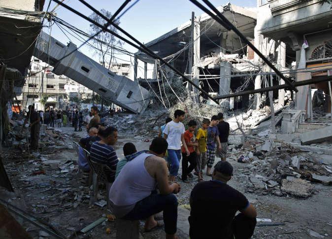 آلاف المشردين بـ”غزة” المدمرة