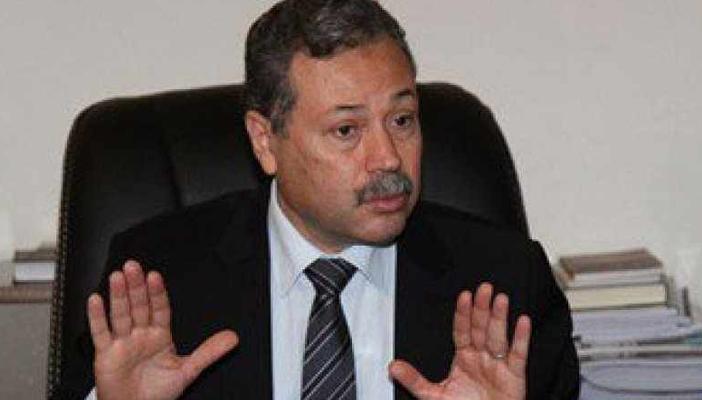 بالفيديو.. وزير التعليم ينفي استقالته.. ويؤكد: الورقة المنتشرة “مزورة”