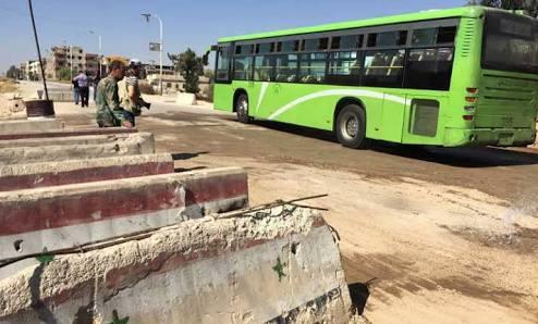 المرصد السوري: بدء تهجير أهالي مدينة داريا إلى مراكز للإيواء