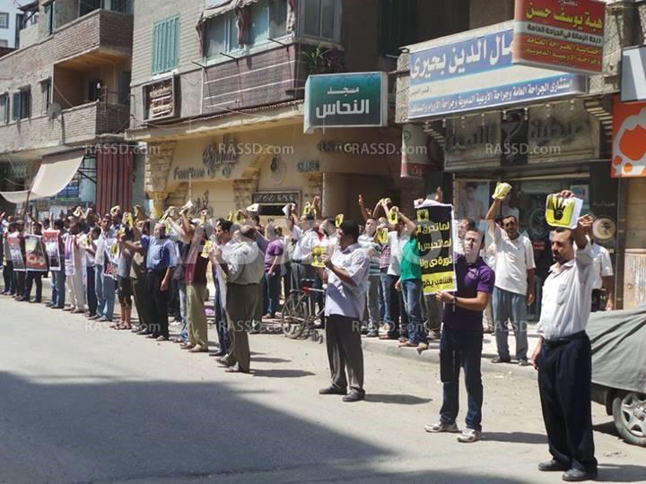 سلسلة بشرية بدمياط ضد الانقلاب