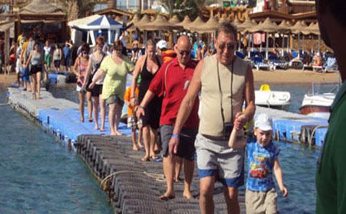 “سياحة الانقلاب”: النمسا تخفف تحذيرات السفر لمصر