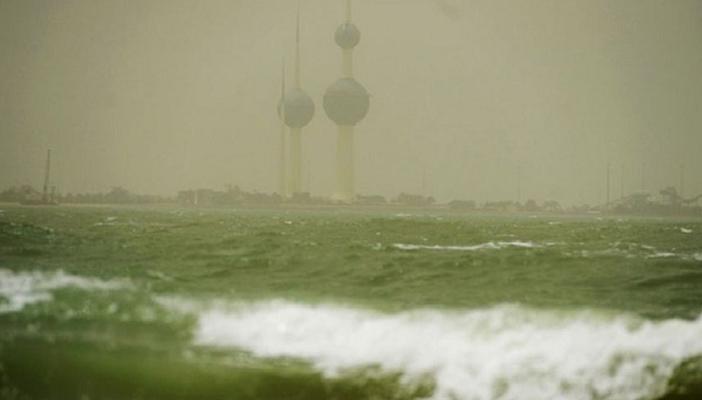 توقف حركة الملاحة البحرية بالكويت لسوء الحالة الجوية