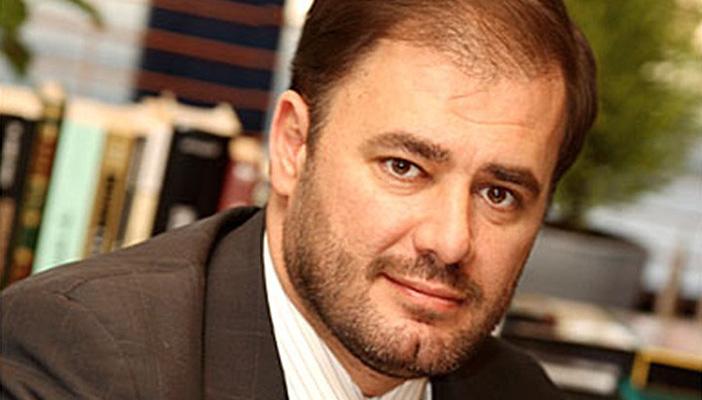 شهر من الجدل والأمل