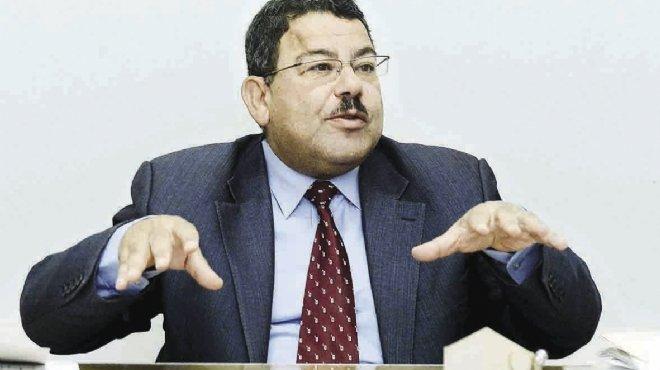 سيف عبدالفتاح ساخرًا: المُحن هو صندوق “تحيا مصر”