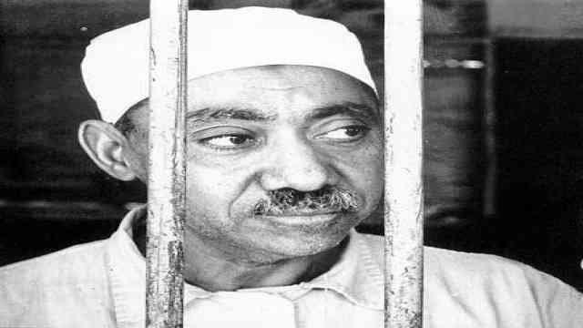 مات قطب .. وبقيت معركة القرآن والطغيان – محمد إلهامي