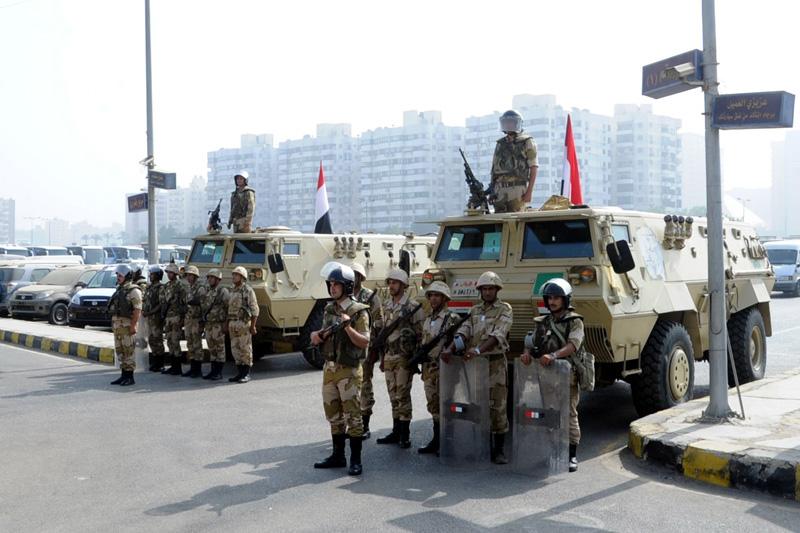 أمن الانقلاب يعزز انتشاره في سيناء بعد تفجير مدرعة