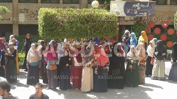 فعالية مفاجئة لطلاب “القاهرة” تنديدًا بفصل 94 طالبًا