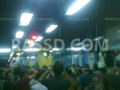 حركة 18″ تشعل محطة مترو الأوبرا بـ”الهتافات”