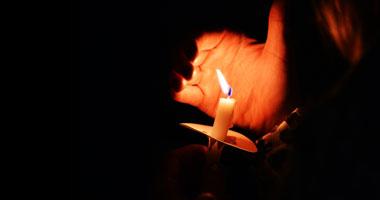 عشرات المرضى بأسوان يشكون من انقطاع الكهرباء