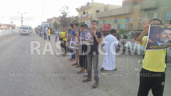 سلسلة بشرية بـ”الميمون” في بني سويف