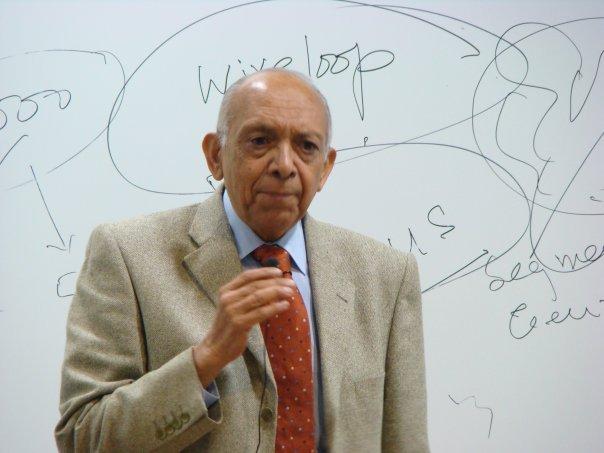 بعد موقفه الداعم للانقلاب وتأييده لقائده..”غنيم” يعتزل السياسة