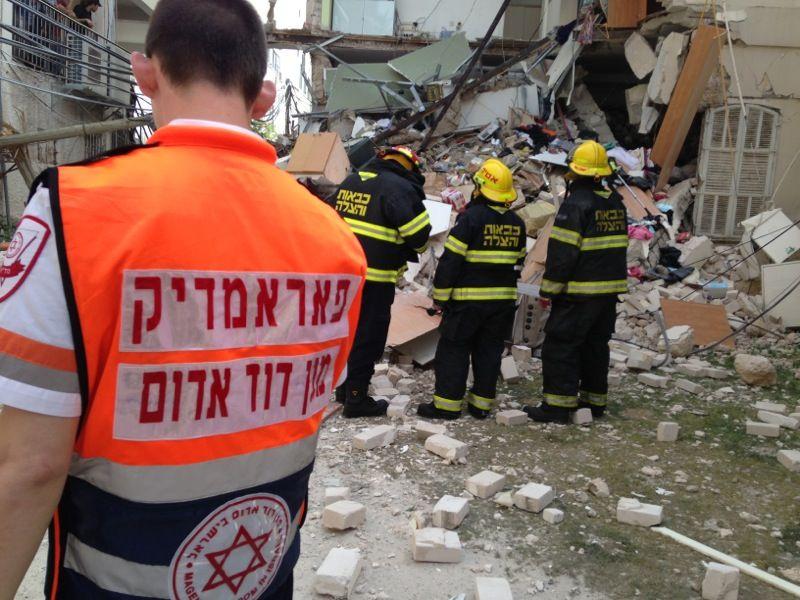 بالفيديو.. إصابة 6 وفقد 15 إسرائيليًا في انهيار مبنى بتل أبيب