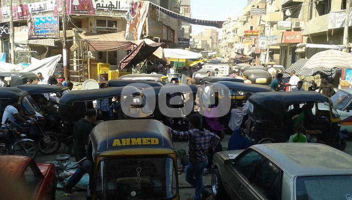 بسبب الأجرة والزحام.. أهالي “سنورس” غاضبون من “التوكتوك”