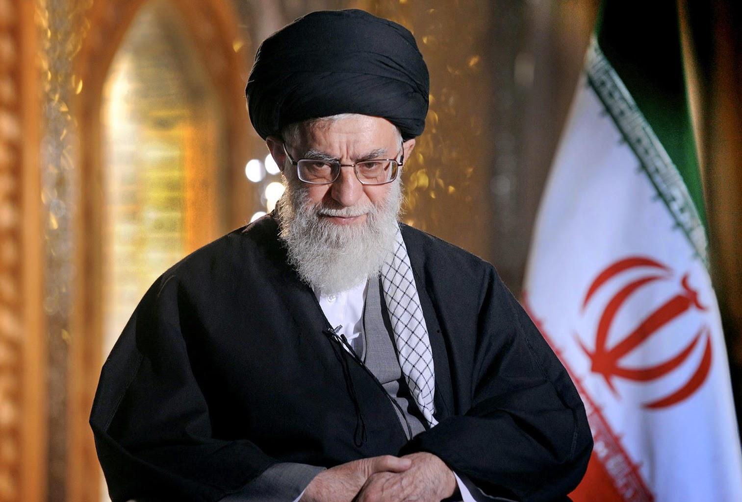 خامنئي يدعو إلى تدويل الحج ويصف علماء السعودية بـ”آكلي الحرام”