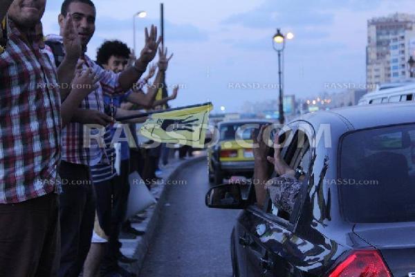 بالصور.. سلاسل بشرية لـ «شباب ضد الانقلاب» بالإسكندرية