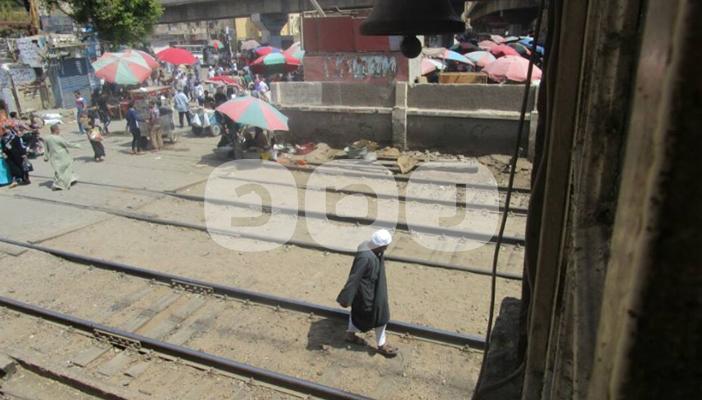 سلسلة مزلقان.. فاصل وحيد بين الحياة والموت في المنيا