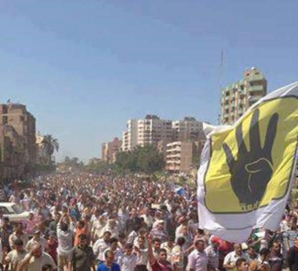 مقتل متظاهر وإصابة البعض في اعتداء بلطجية على مسيرة بدمياط