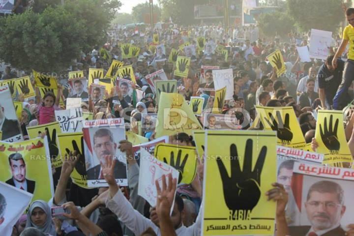 .الآلاف يحتشدون لدعم الشرعية ببلدة الرئيس مرسي