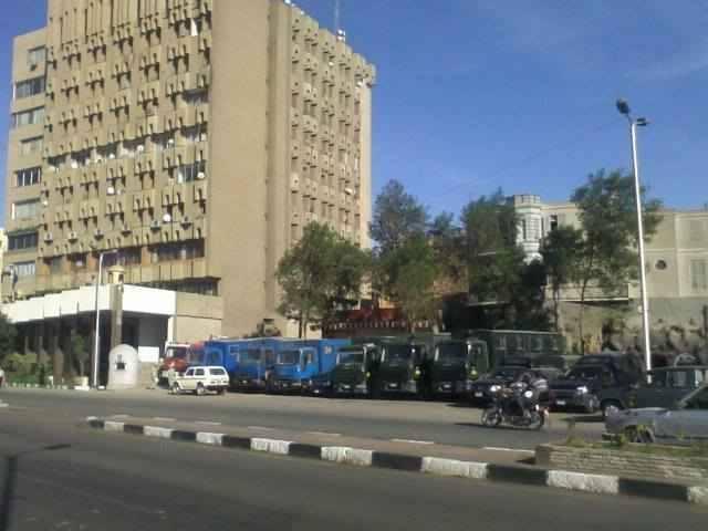 رعب بقوات الانقلاب بأسوان بعد توقف سيارة أمام بازارات سياحية