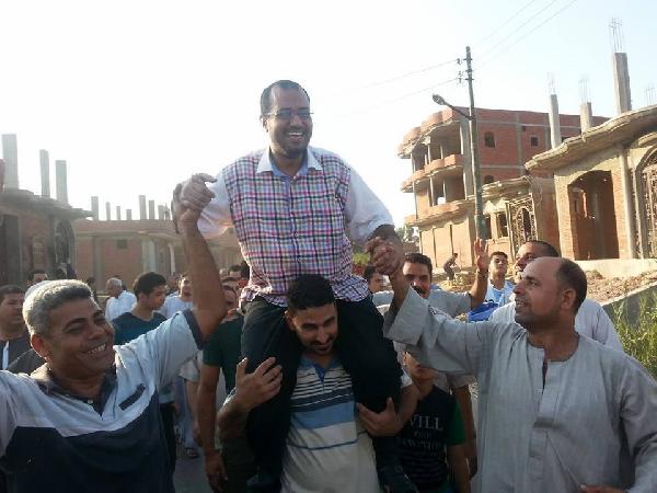 أهالي كفر الشيخ يحتفلون بالإفراج عن 6 معتقلين من ذويهم