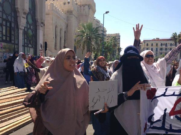 مسيرة نسائية ضد الانقلاب بالإسكندرية