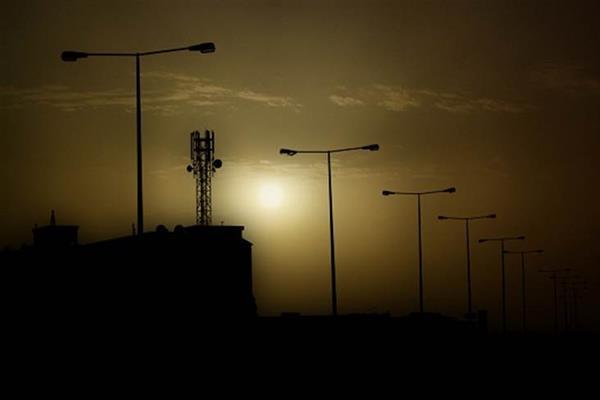 حكومة الانقلاب: إنارة الطرق ستتم بالخلايا الشمسية