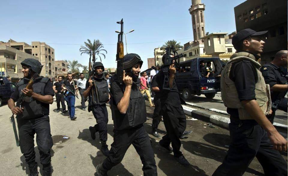 حملة مكبرة من قوات الجيش والشرطة تقتحم عددًا من منازل العريش