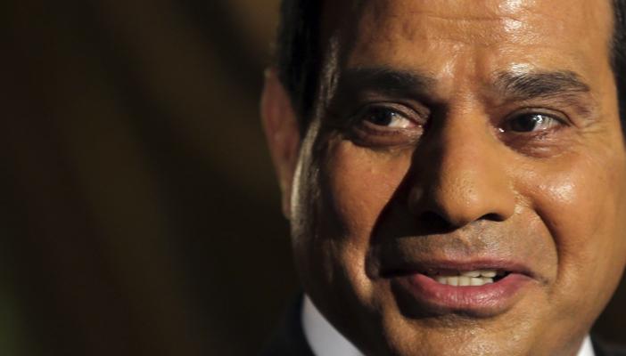 هاشتاج “السيسي أبو الفساد” يتصدر تويتر.. ومغردون: يتستر على جرائم أكبر