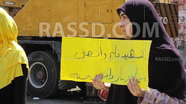 سلسلة بشرية بالمنصورة أمام منزل الشهيدة هالة أبو شعيشع