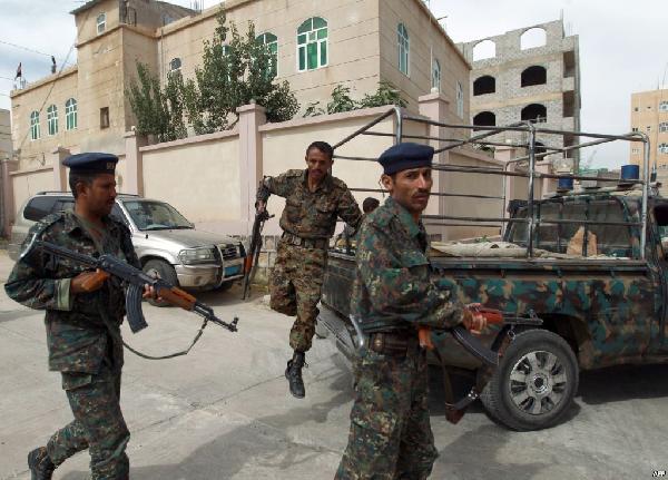 الأمن اليمني يفض اعتصامًا حوثيًا قرب مقر الحكومة بصنعاء