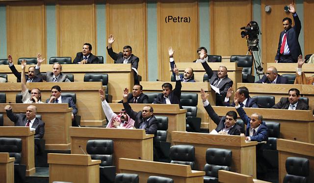 برلمانيون بالأردن يطالبون بمنع استيراد الغاز من الاحتلال