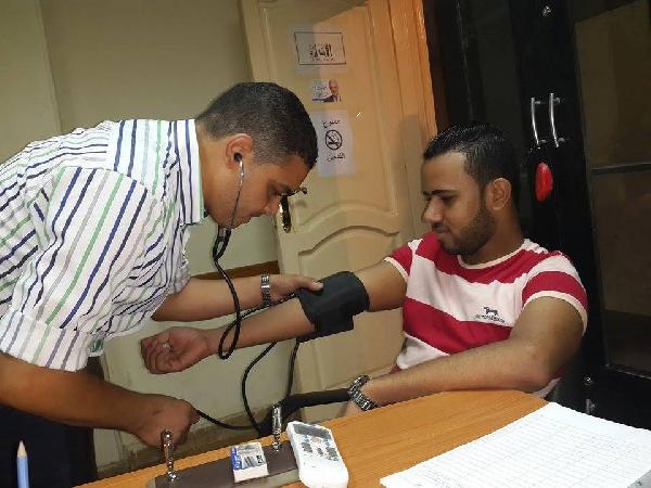 أعضاءٌ من التيار الشعبي يضربون عن الطعام تنديدًا بقانون التظاهر