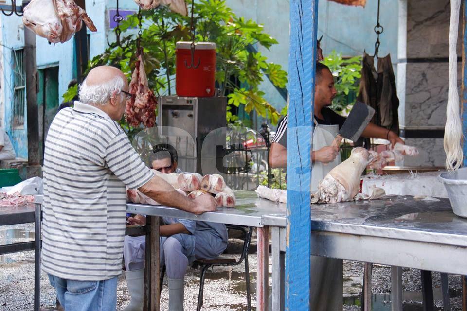بالصور.. قُبيل عيد الأضحى.. “فواكه اللحوم” ممنوعة على الغلابة