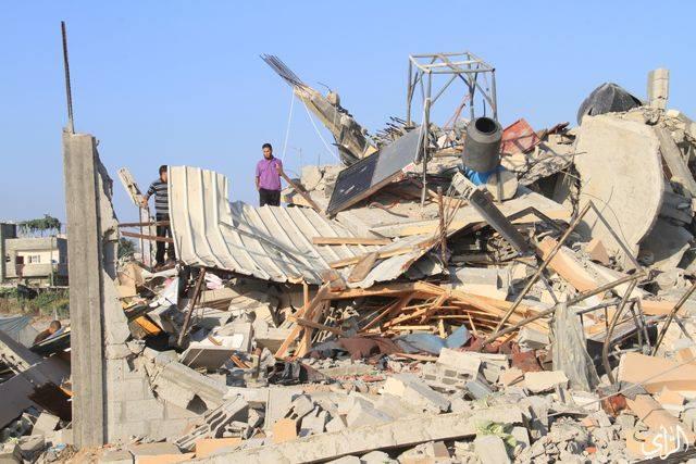 مسيرة لـ”الجبهة الديمقراطية” بغزة تطالب بإعادة الإعمار