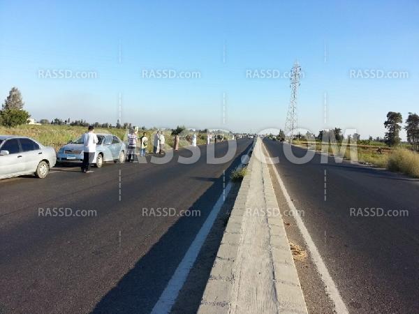 سلسلة بشرية تمتد لاكثر من 10 كم على الطريق الدولى الساحلى