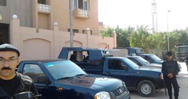 أمن الانقلاب يغلق الطريق أمام قسم المنيا تحسبًا للتظاهرات