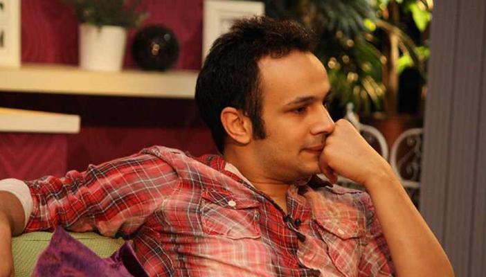 عطية ساخرًا: غيرتوا الحكومة آه.. حاسبتوا حد لا.. اتفرج على تشيلسي