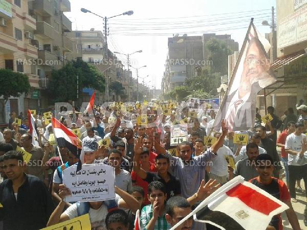 الالاف يتظاهرون في القوصية بجمعة الوفاء لدماء الشهداء