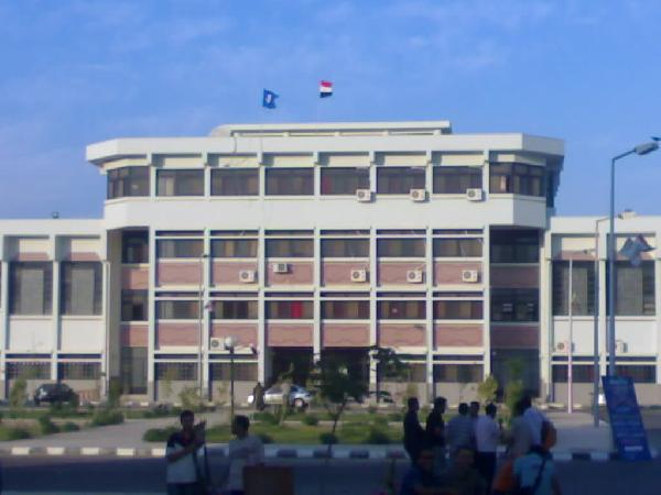 رئيس جامعة السويس يهدد  الطلبة باستخدام الضبطيه القضائية