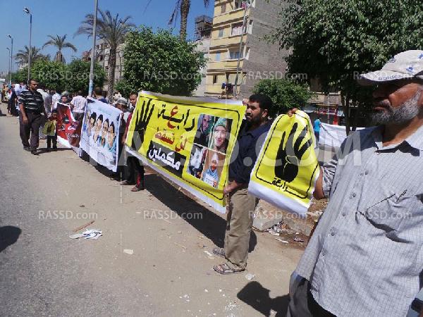 سلسلة بشرية ضد الانقلاب لأهالي قرية الشعراء بدمياط