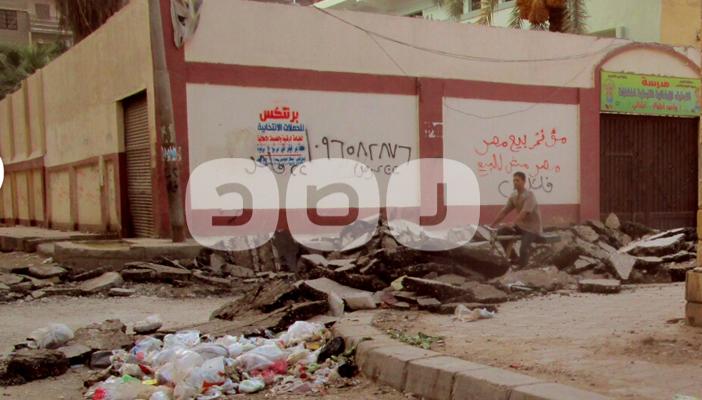 “النظافة من الإيمان” شعار على أسوار المدارس المحاطة بـ”أكوام القمامة”