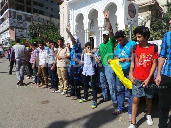 شباب ضد الانقلاب بدمياط  ينهون سلسلتهم بعد اعتداء البلطجية