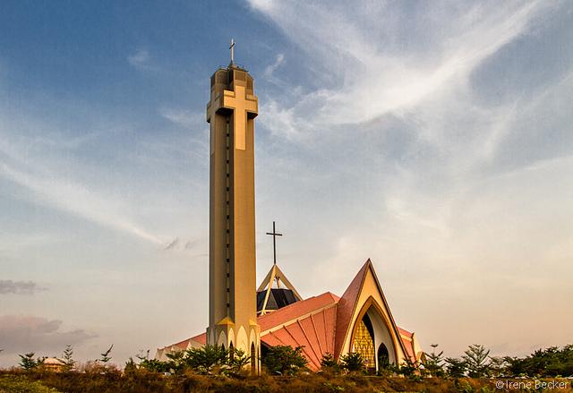 40 قتيلًا جراء انهيار أكبر كنائس نيجيريا