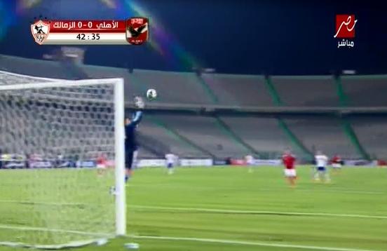 فيديو|العارضة تمنع الأهلى من تسديد هدف مبكر في الزمالك