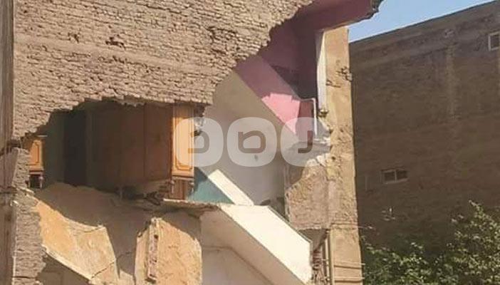 بالصور.. انهيار جزئي بعقار بالإسماعيلية يسبب رعب الأهالي
