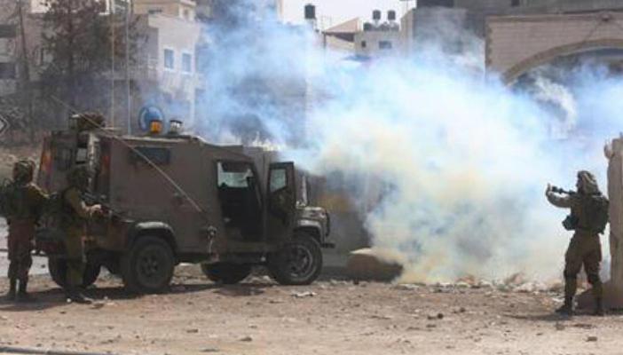 بالصور.. إصابة عشرات الفلسطينيين في مواجهات مع الاحتلال بالقدس