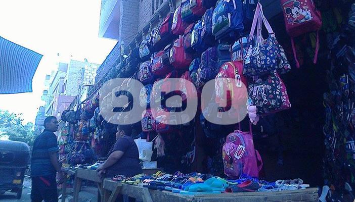 مع دخول العام الدراسي الجديد.. أهالي الفيوم: إزاي هنجيب لبس لأولادنا!