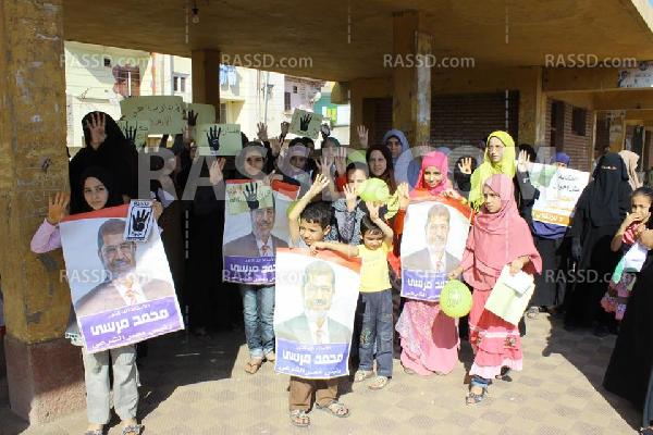 بالصور وقفة صامتة بمحطة قطار ميت ضافر بالدقهلية