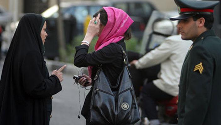 إيران.. 260 دولارًا غرامة ارتداء الحجاب بشكل سيئ